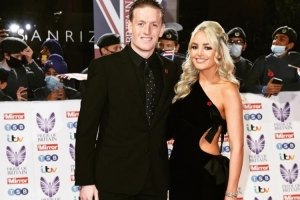 足球投注-皮克福德和妻子晒照官宣迎来第三个孩子 多位球星家属送祝福