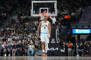 注册平台-全勤！保罗：若不是上赛季在马刺的表现 我可能就没有机会打球了