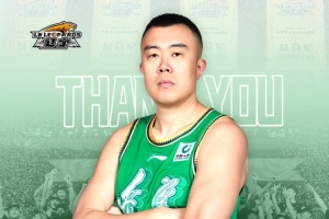 注册平台-澎湃新闻：CBA“一人一城”的故事多动人 这是韩德君与辽篮的羁绊