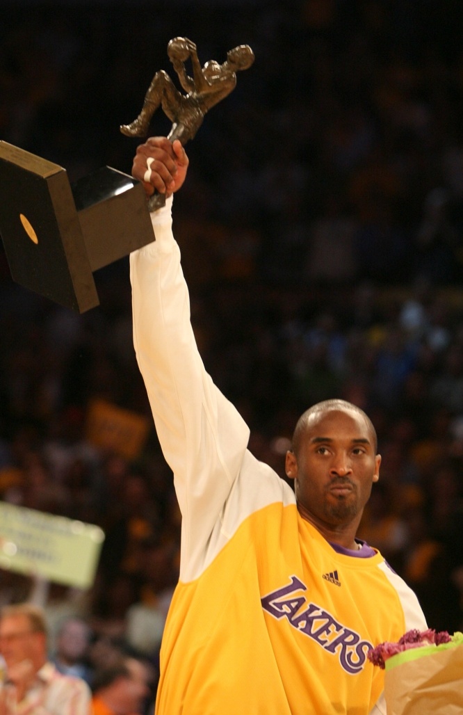 注册平台-武圣笑谈裁判争议：与裁判交涉期间遭科比连中两记三分