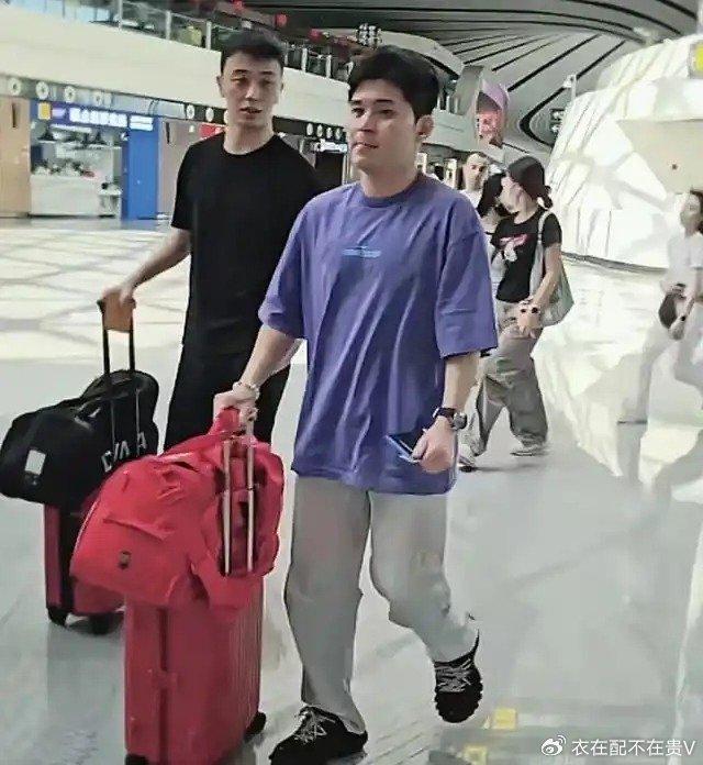 足球投注-身体抱恙？王曼昱穿着厚衣，原因曝光，曾多次就医，马琳不该犯错