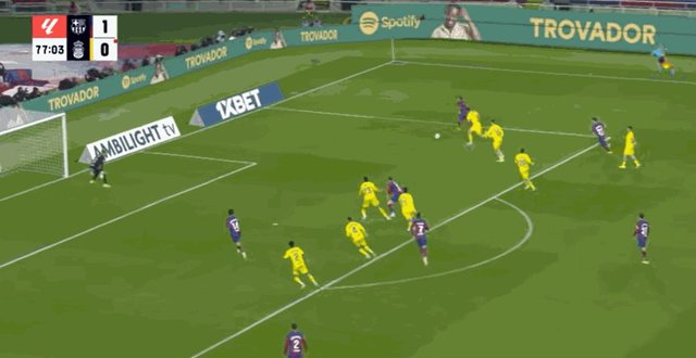 1711838516510004624.gif 小菲空门不进.gif